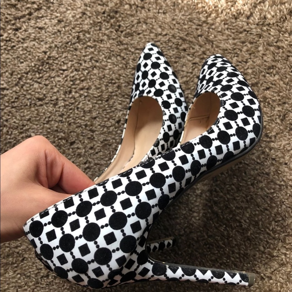 Heels - Picture 4 of 5